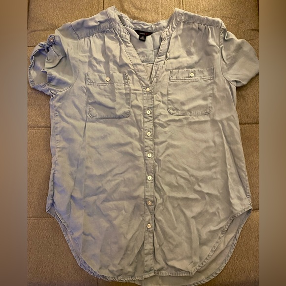 Intro. light chambray button-up top. Sized medium. - Picture 3 of 3